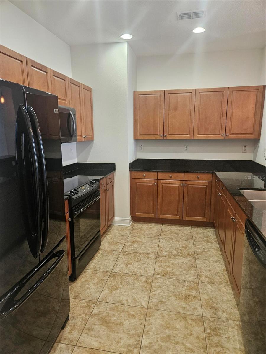 Image 17 of 40 For 628 Cleveland Street 1313