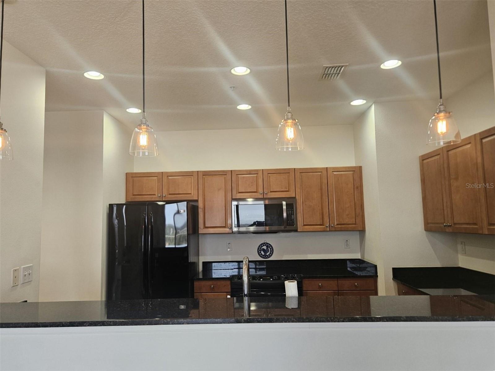 Image 19 of 40 For 628 Cleveland Street 1313