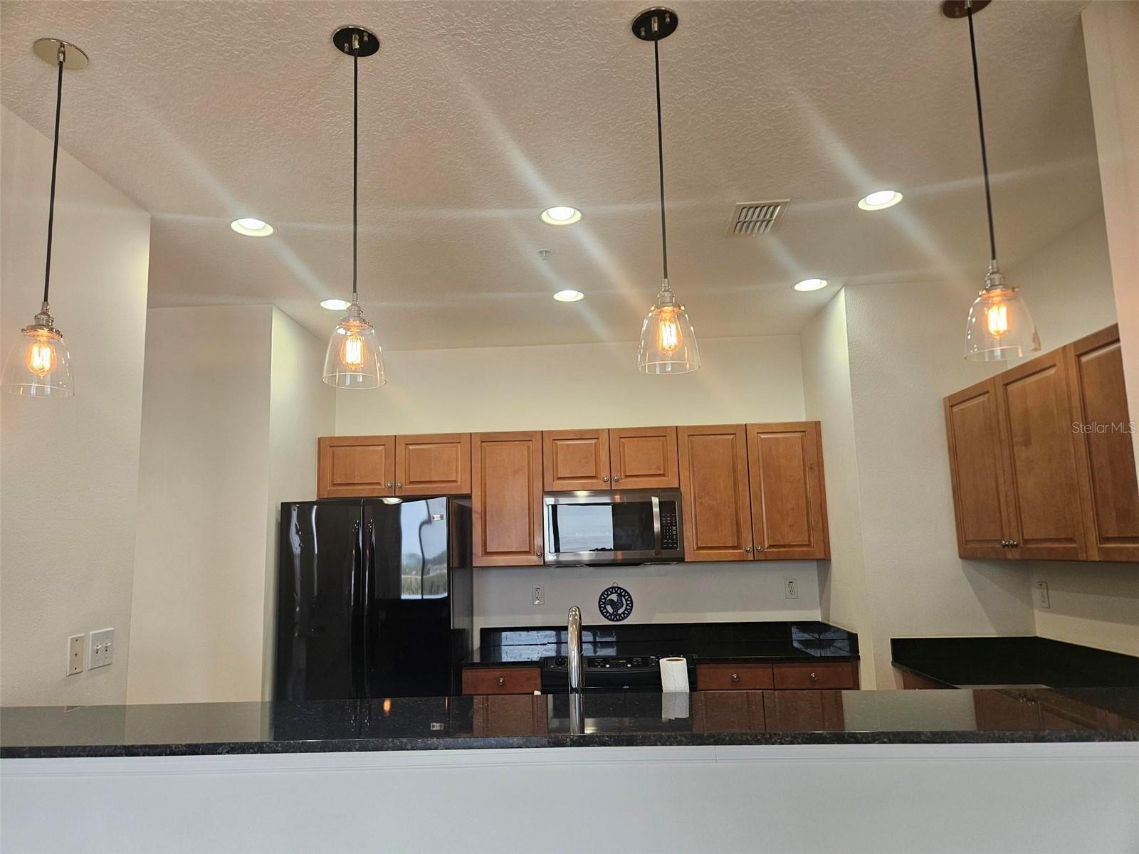 Image 20 of 40 For 628 Cleveland Street 1313