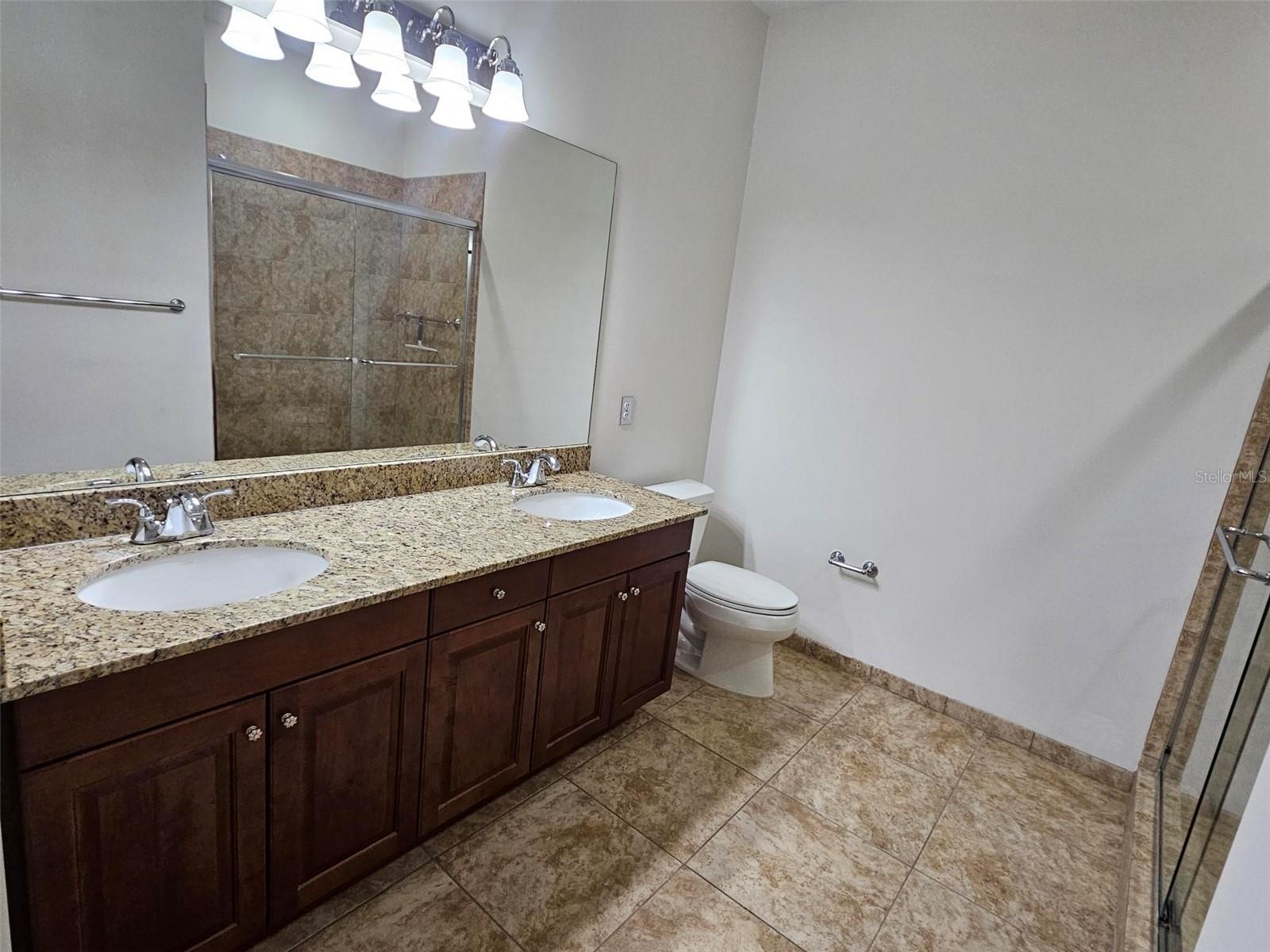 Image 24 of 40 For 628 Cleveland Street 1313