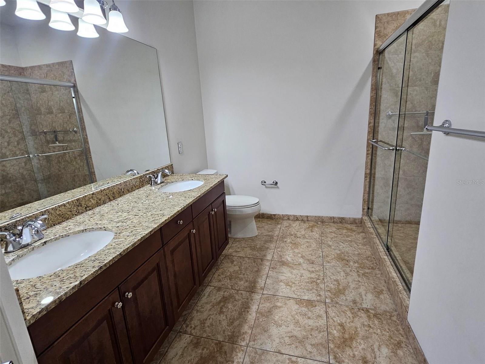 Image 25 of 40 For 628 Cleveland Street 1313