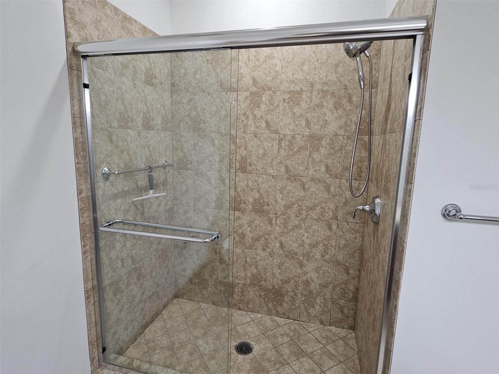 Image 27 of 40 For 628 Cleveland Street 1313