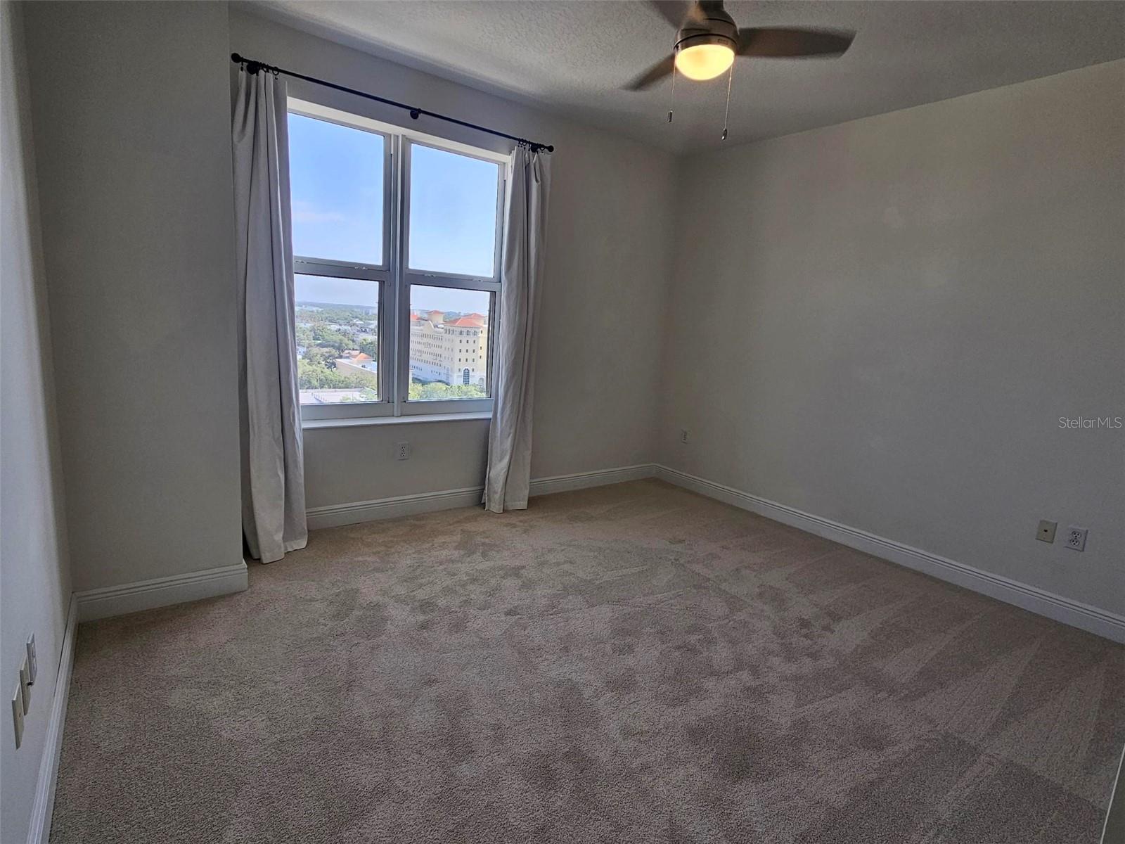 Image 29 of 40 For 628 Cleveland Street 1313