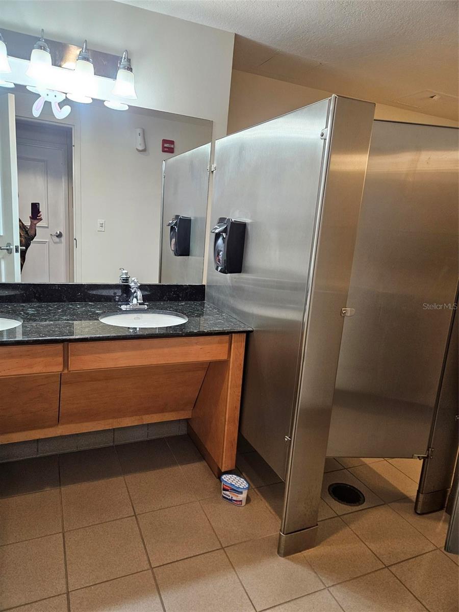 Image 32 of 40 For 628 Cleveland Street 1313