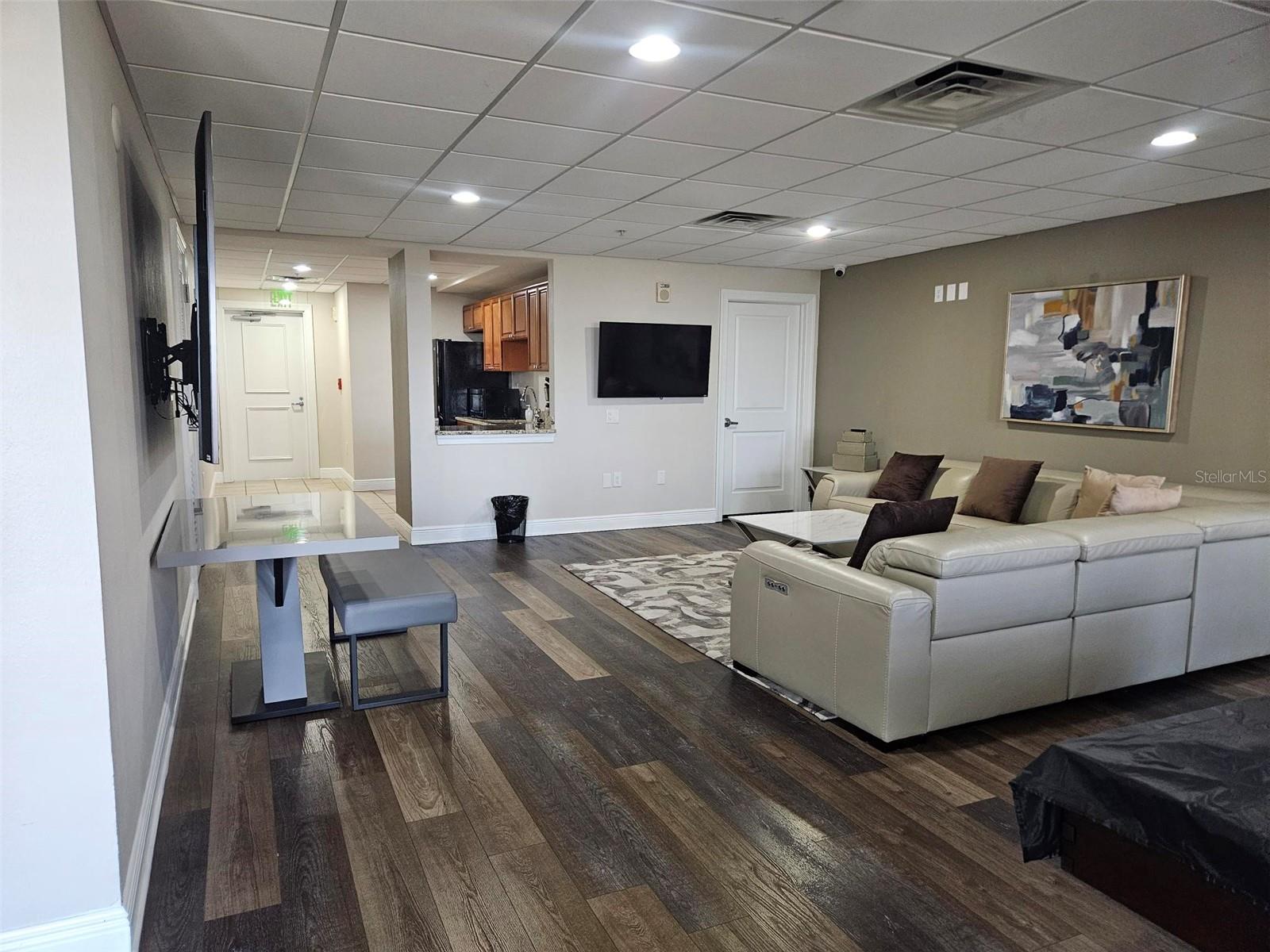 Image 34 of 40 For 628 Cleveland Street 1313