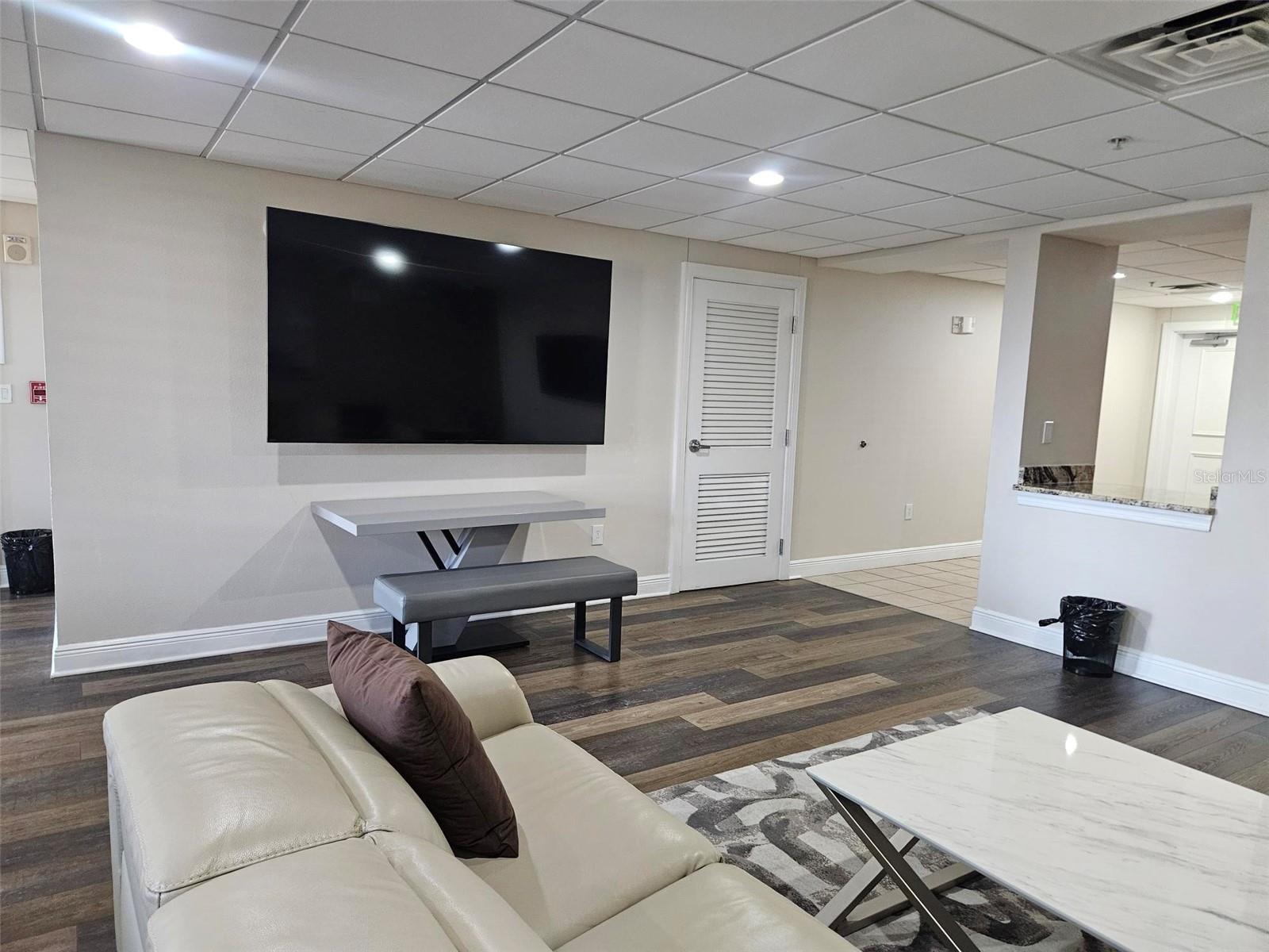 Image 35 of 40 For 628 Cleveland Street 1313