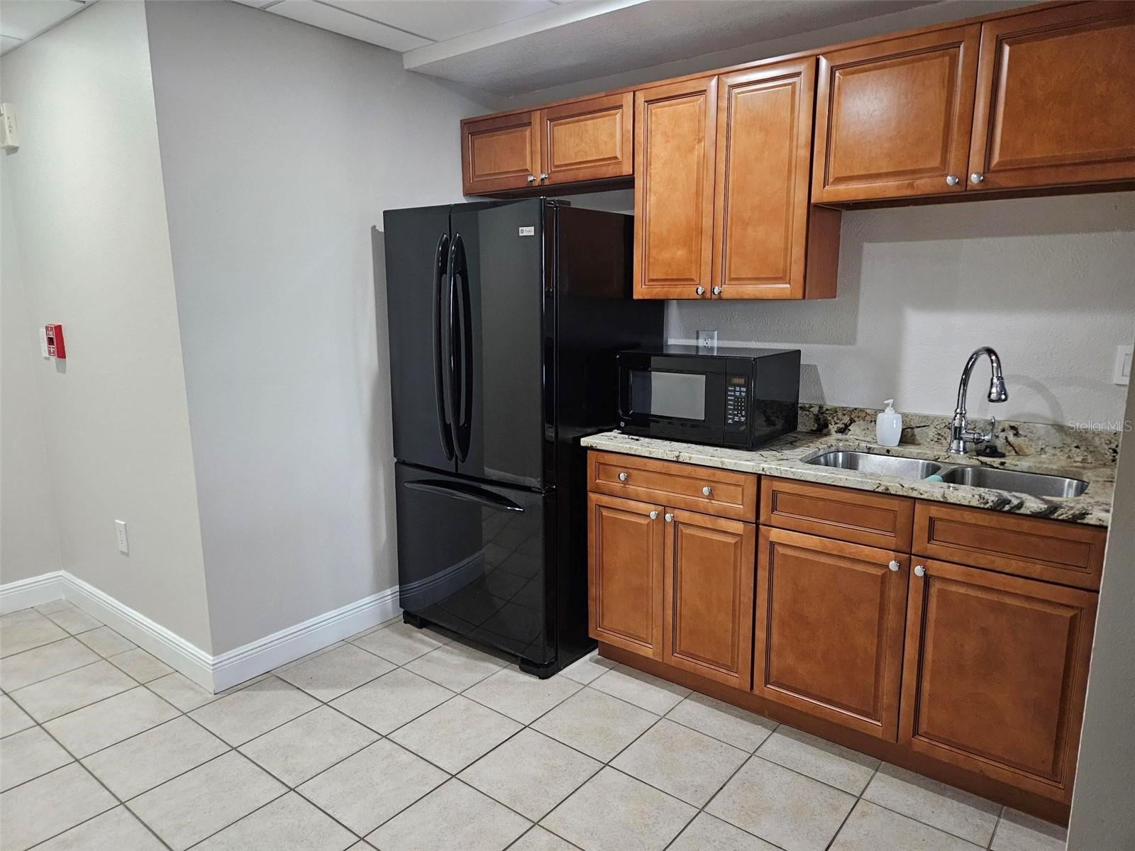 Image 36 of 40 For 628 Cleveland Street 1313