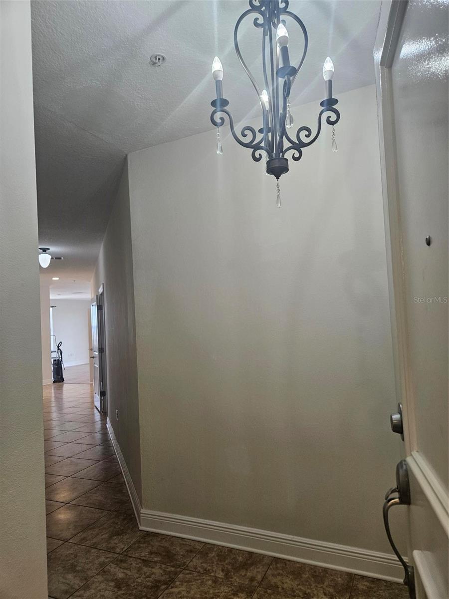 Image 4 of 40 For 628 Cleveland Street 1313