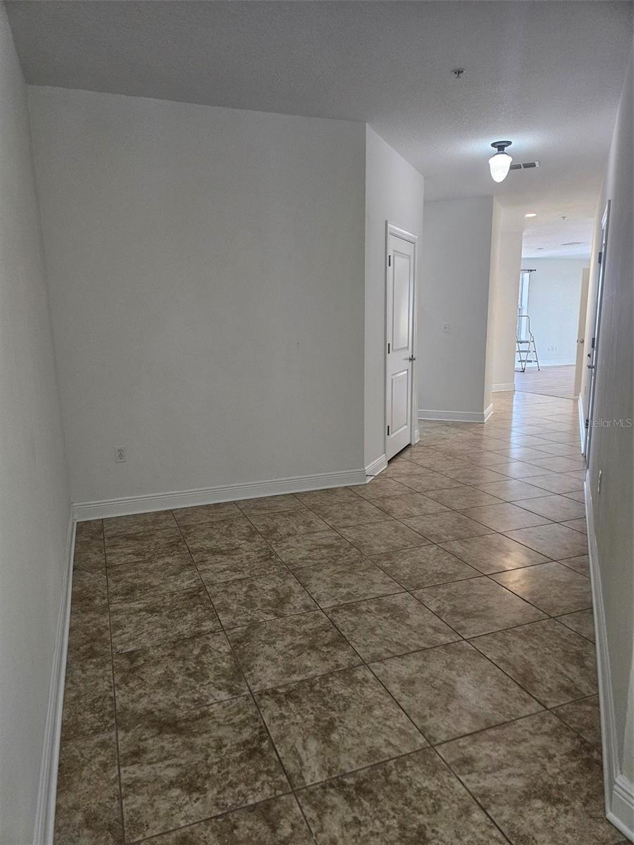 Image 5 of 40 For 628 Cleveland Street 1313