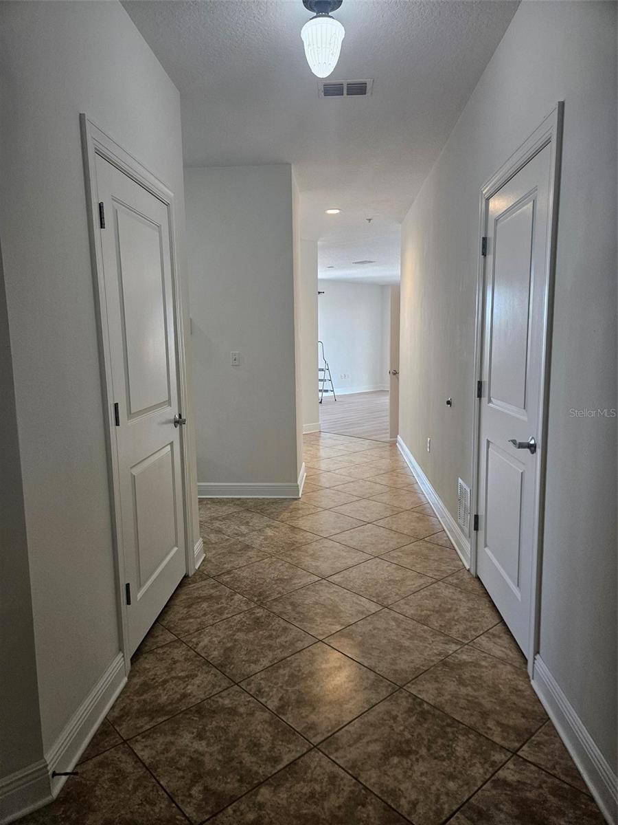 Image 6 of 40 For 628 Cleveland Street 1313