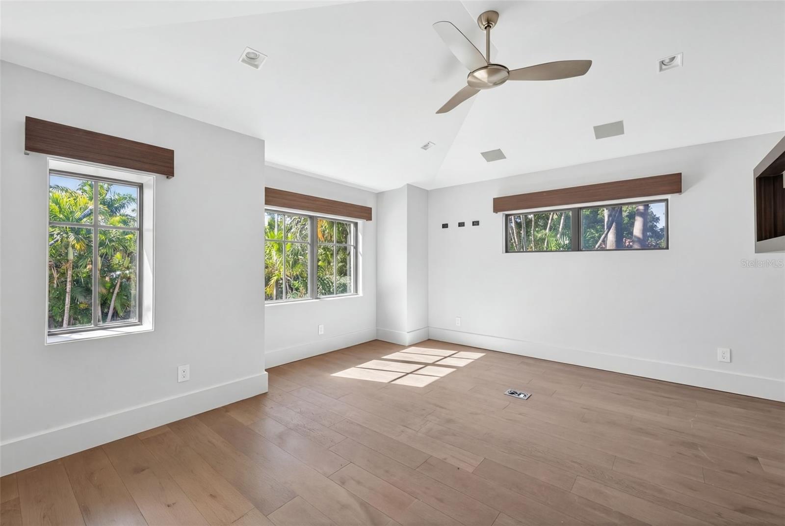 Image 32 of 56 For 460 Coffee Pot Riviera Ne