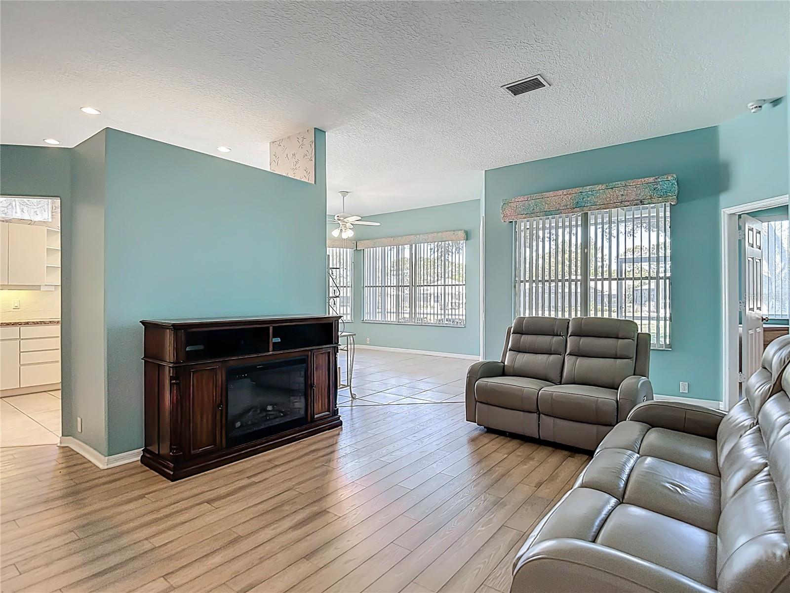 Image 19 of 68 For 9289 Penelope Drive