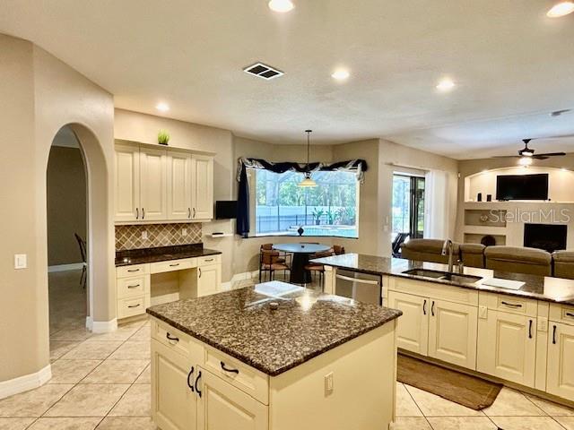 Image 21 of 43 For 22444 Oakville Drive