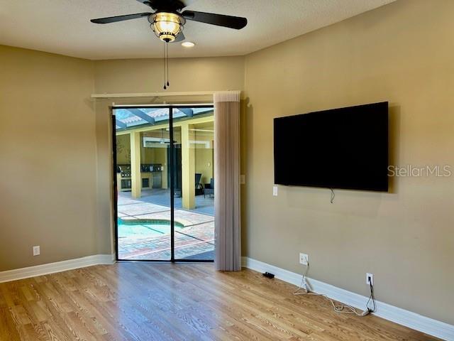 Image 27 of 43 For 22444 Oakville Drive