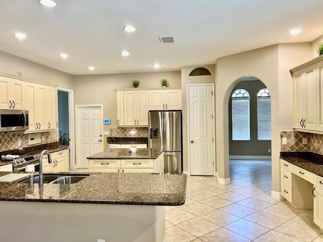 Image 7 of 43 For 22444 Oakville Drive