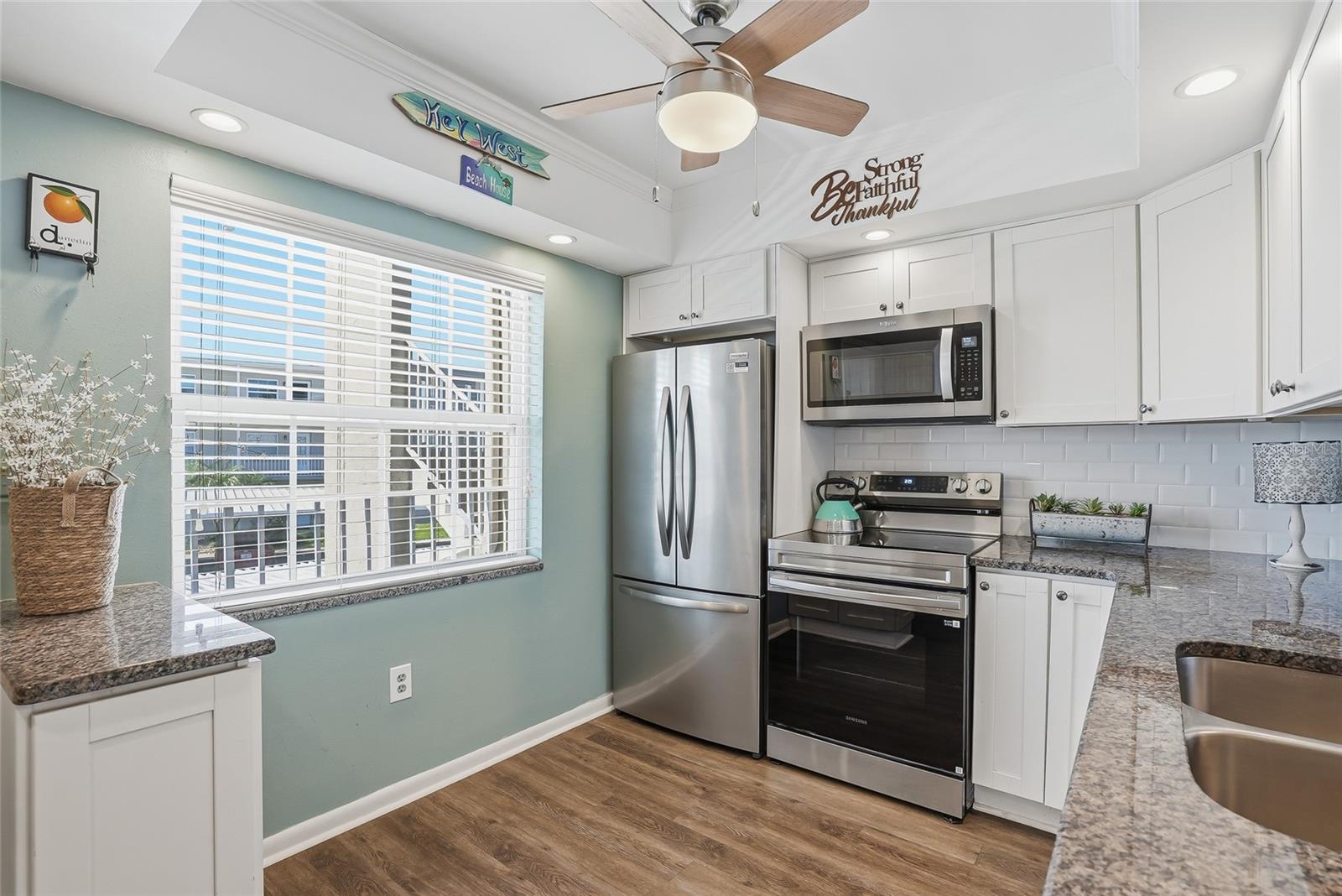 Image 14 of 52 For 952 Virginia Street 202