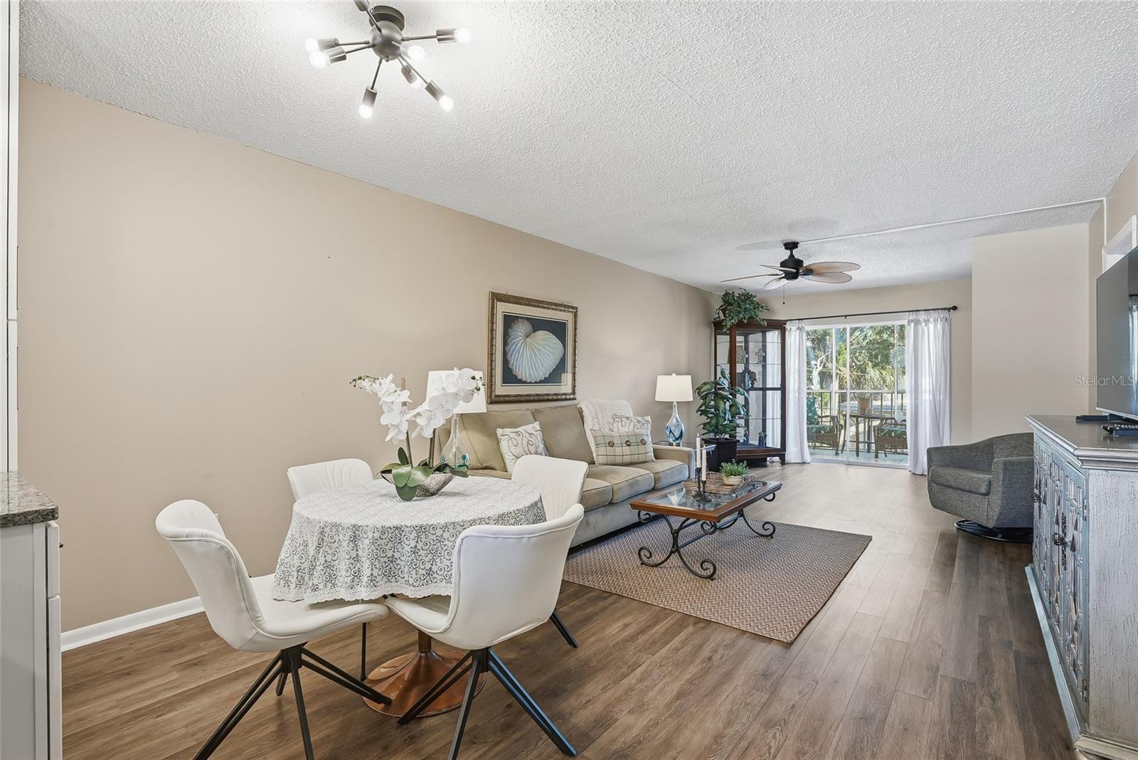 Image 19 of 52 For 952 Virginia Street 202