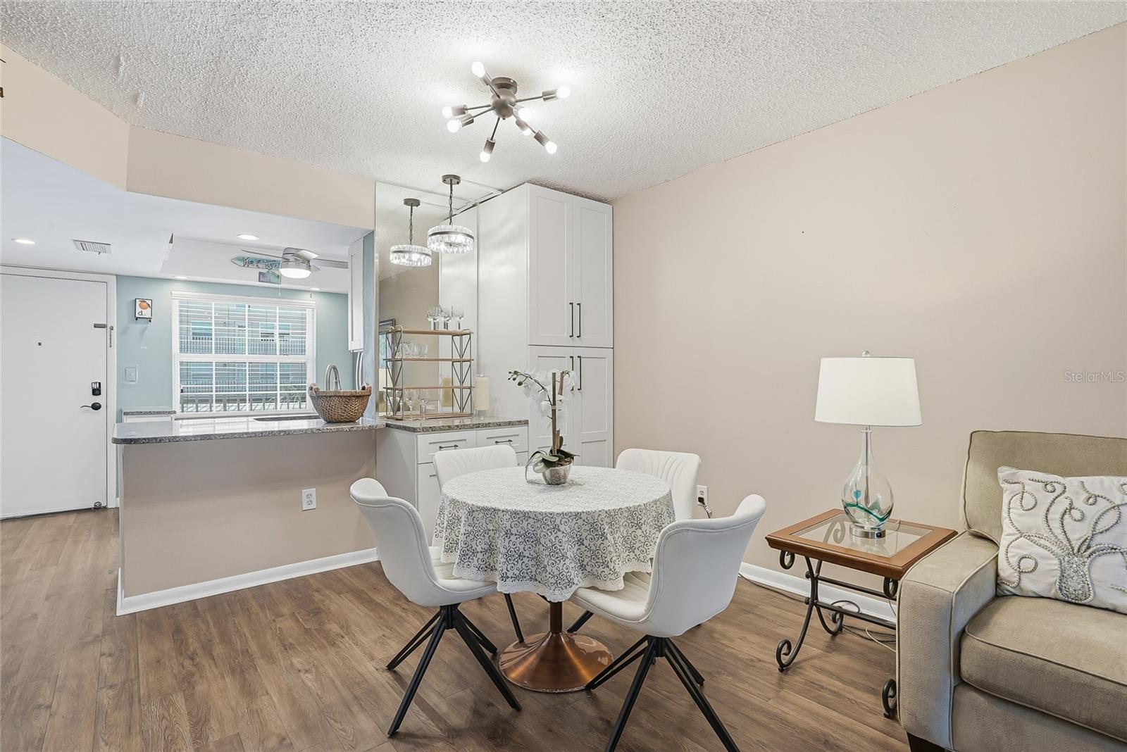 Image 20 of 52 For 952 Virginia Street 202