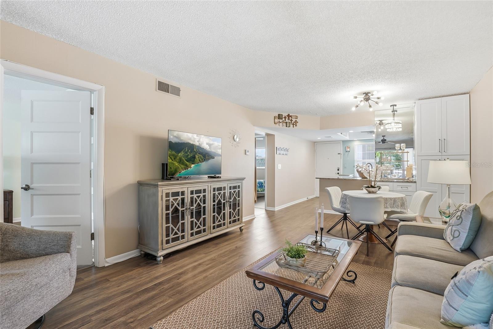 Image 24 of 52 For 952 Virginia Street 202