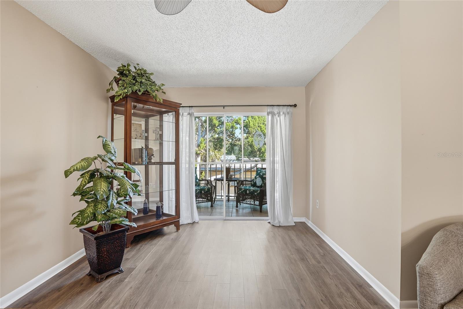 Image 26 of 52 For 952 Virginia Street 202