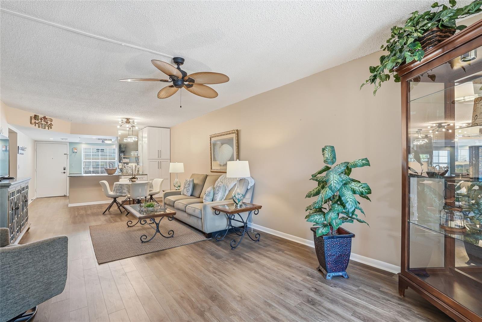 Image 27 of 52 For 952 Virginia Street 202