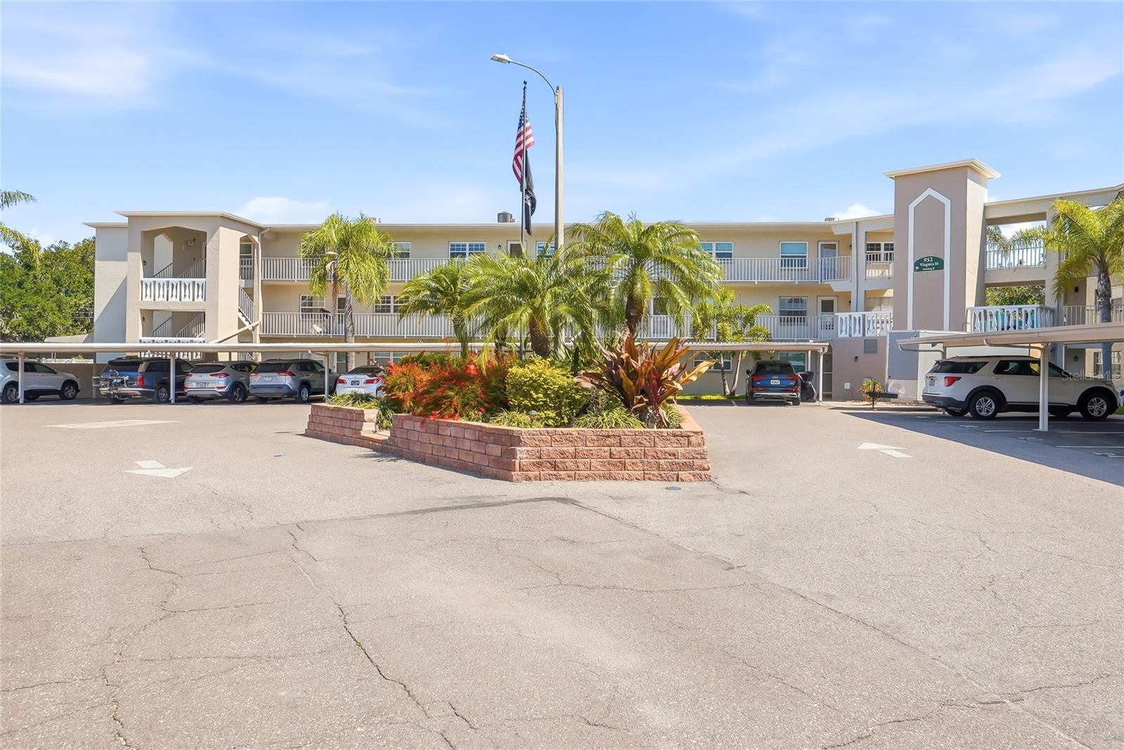 Image 3 of 52 For 952 Virginia Street 202