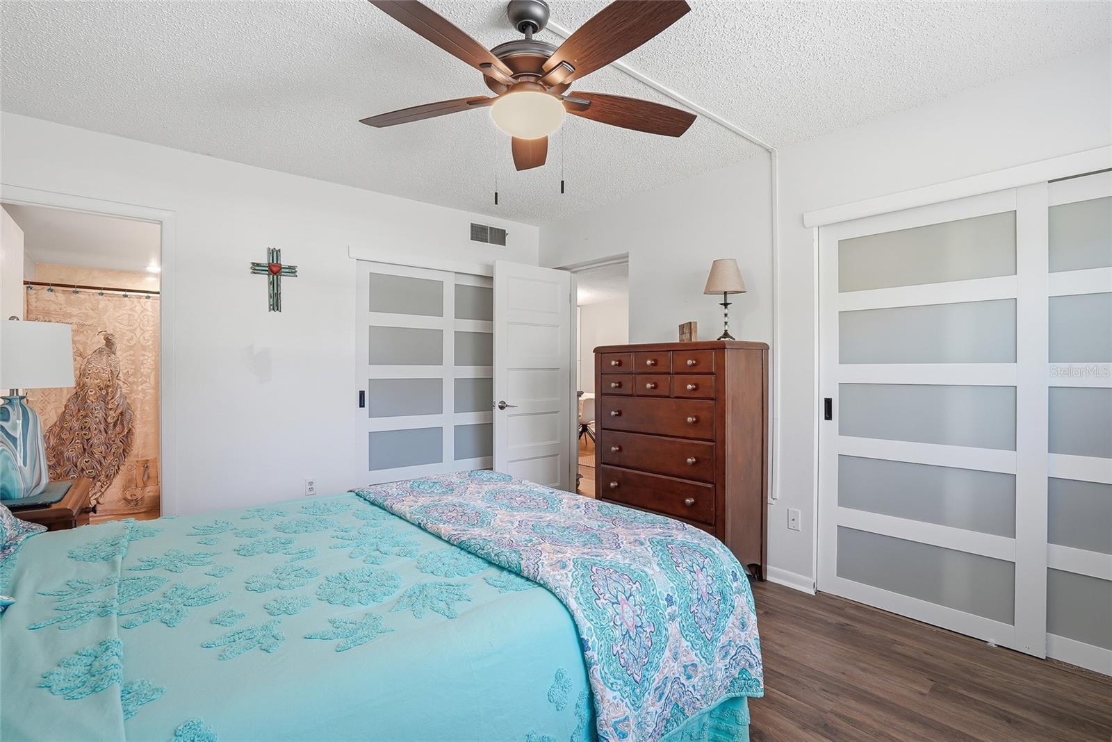 Image 32 of 52 For 952 Virginia Street 202