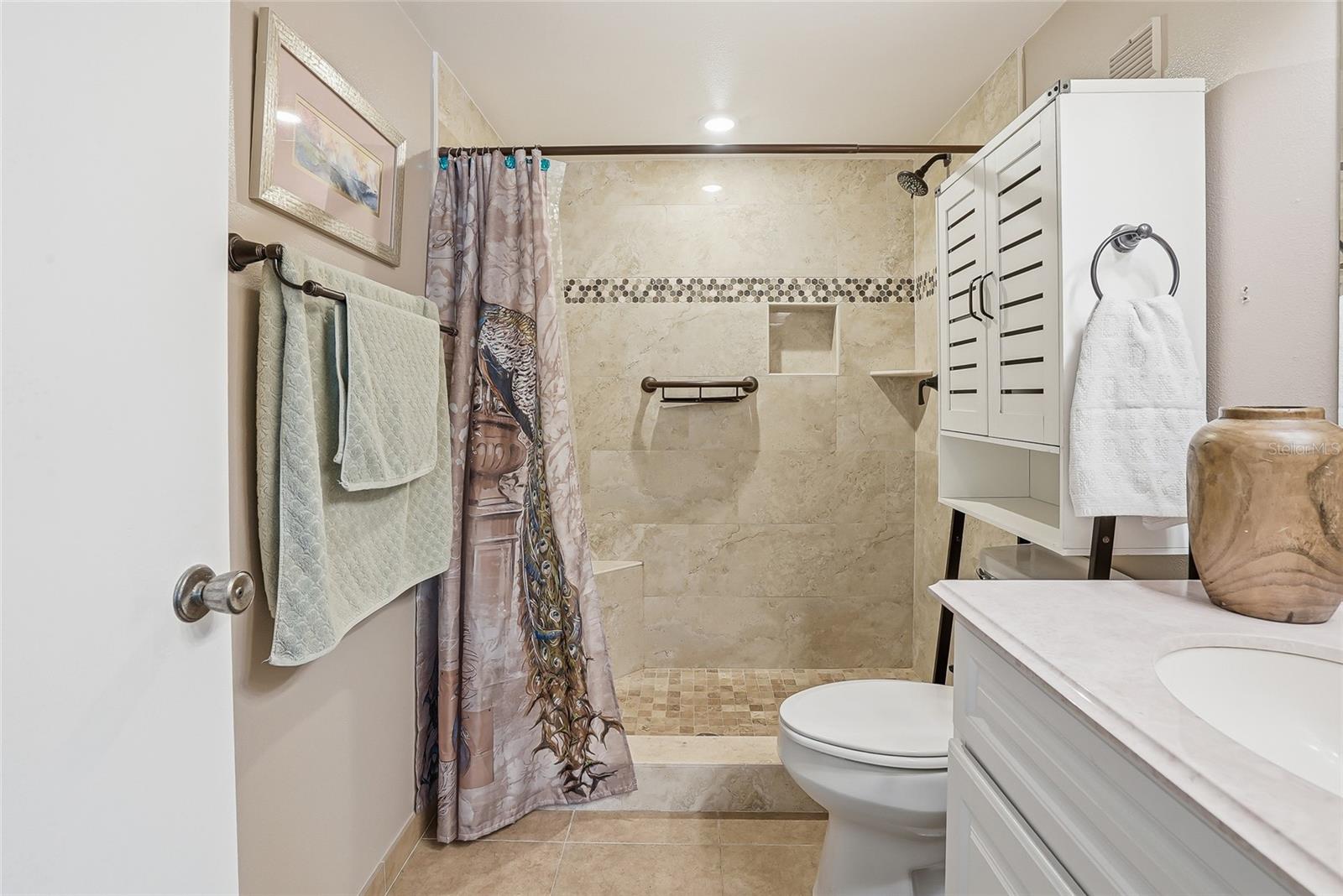 Image 34 of 52 For 952 Virginia Street 202