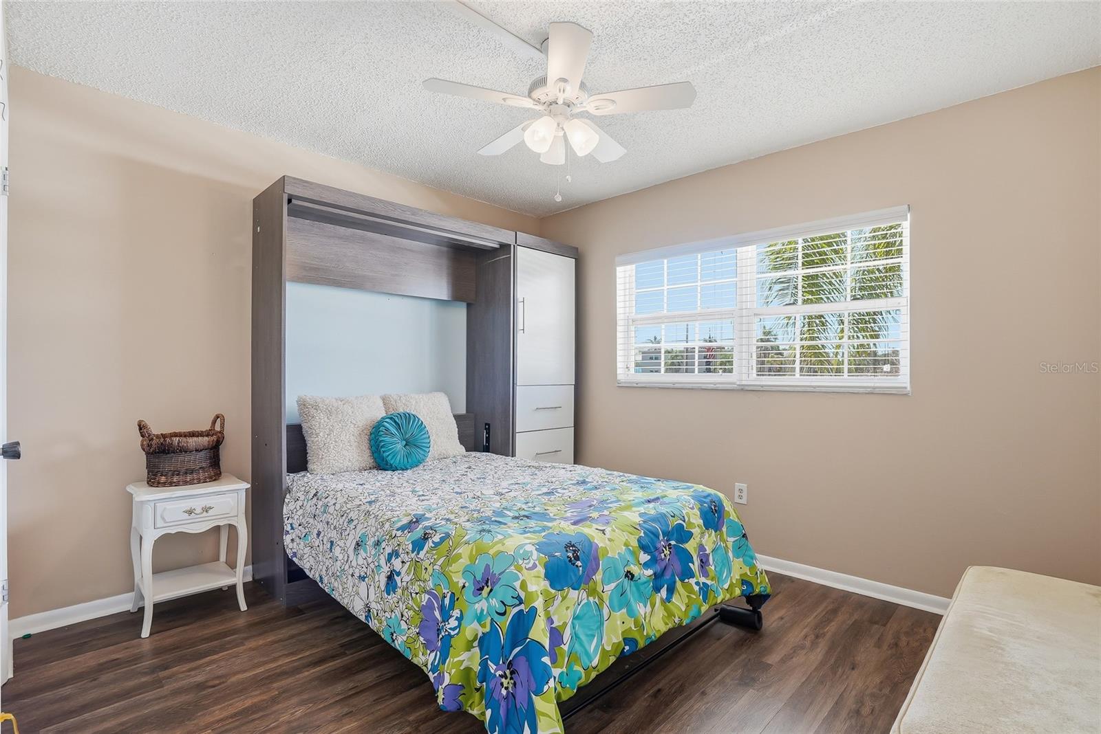 Image 36 of 52 For 952 Virginia Street 202