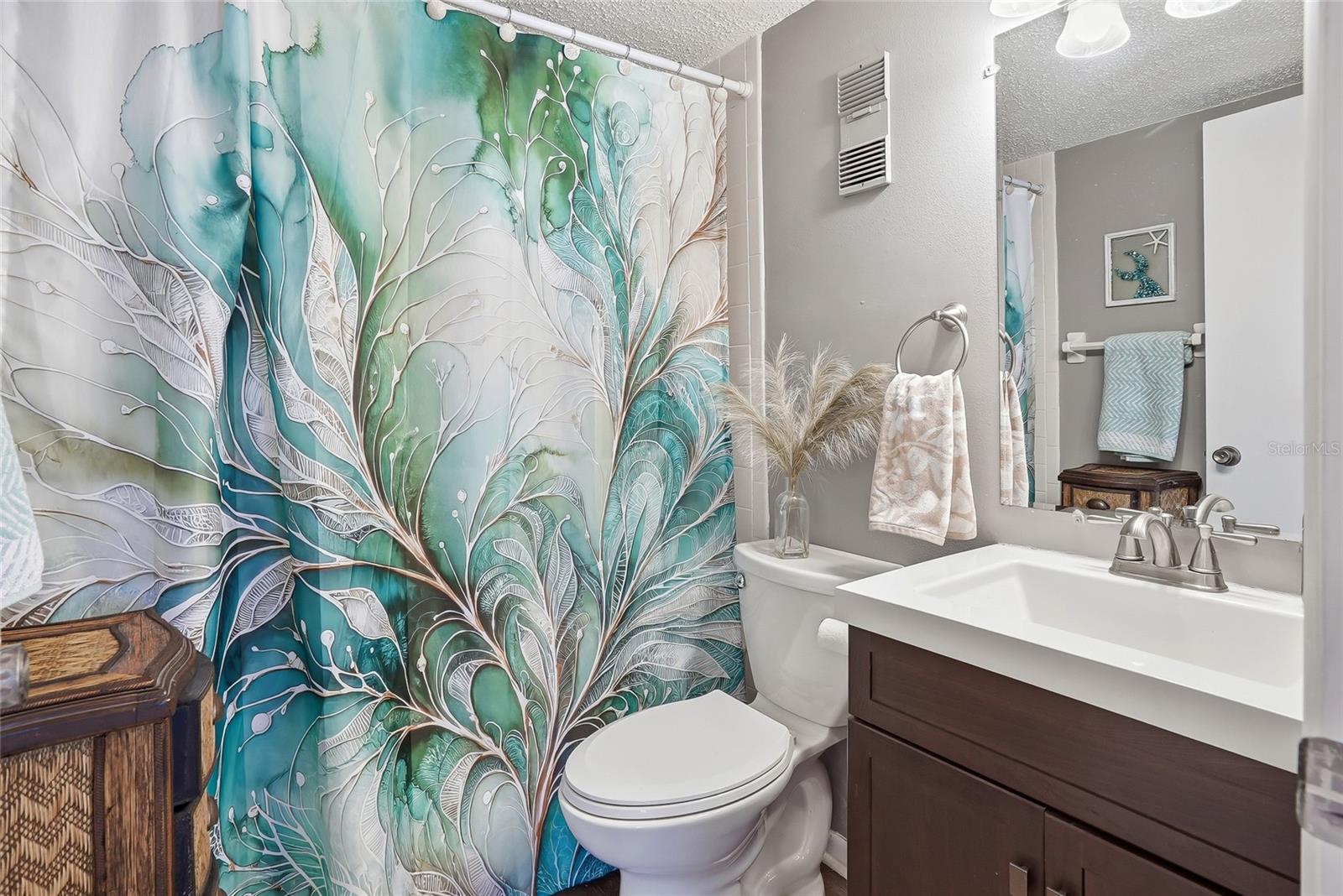 Image 39 of 52 For 952 Virginia Street 202