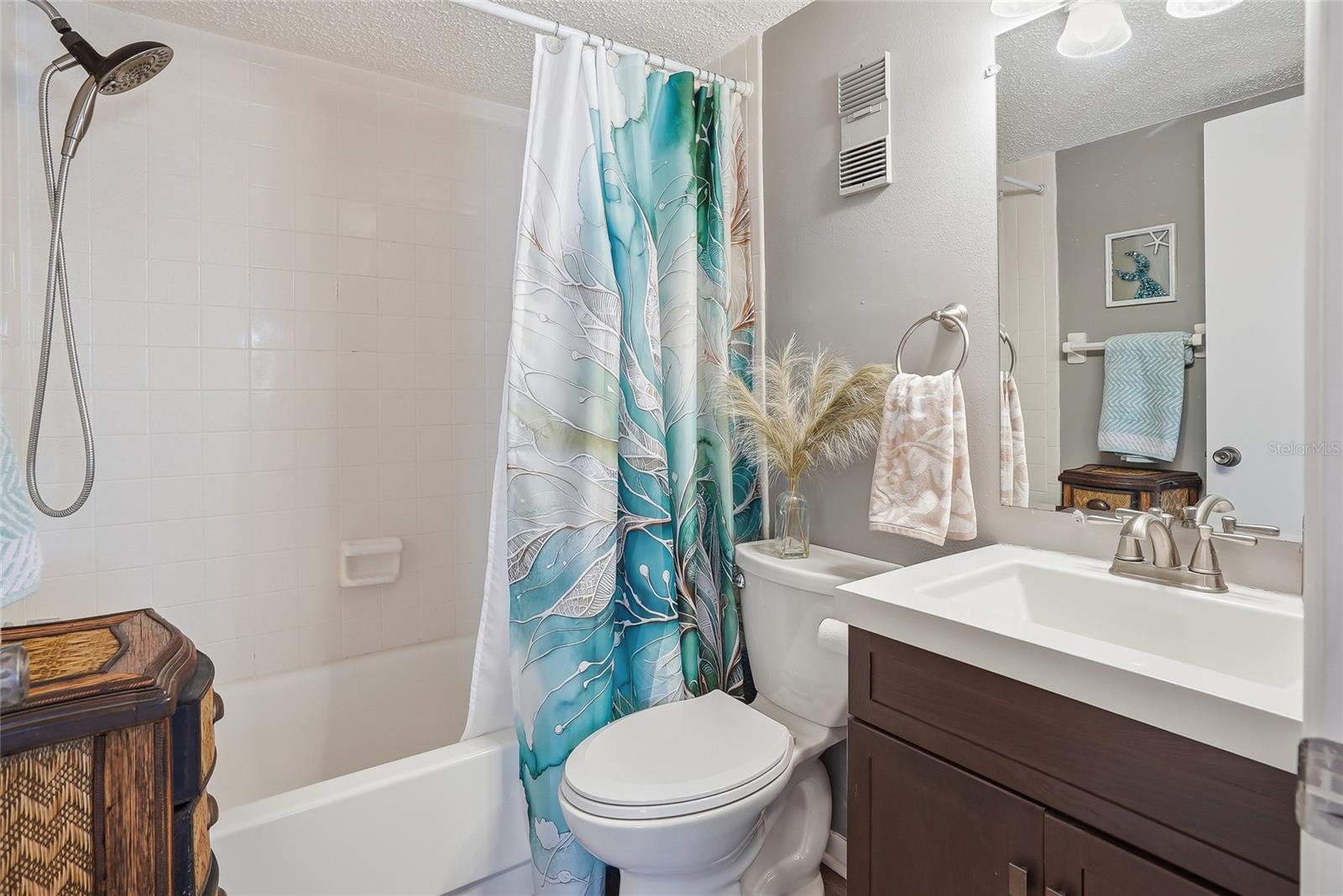 Image 40 of 52 For 952 Virginia Street 202