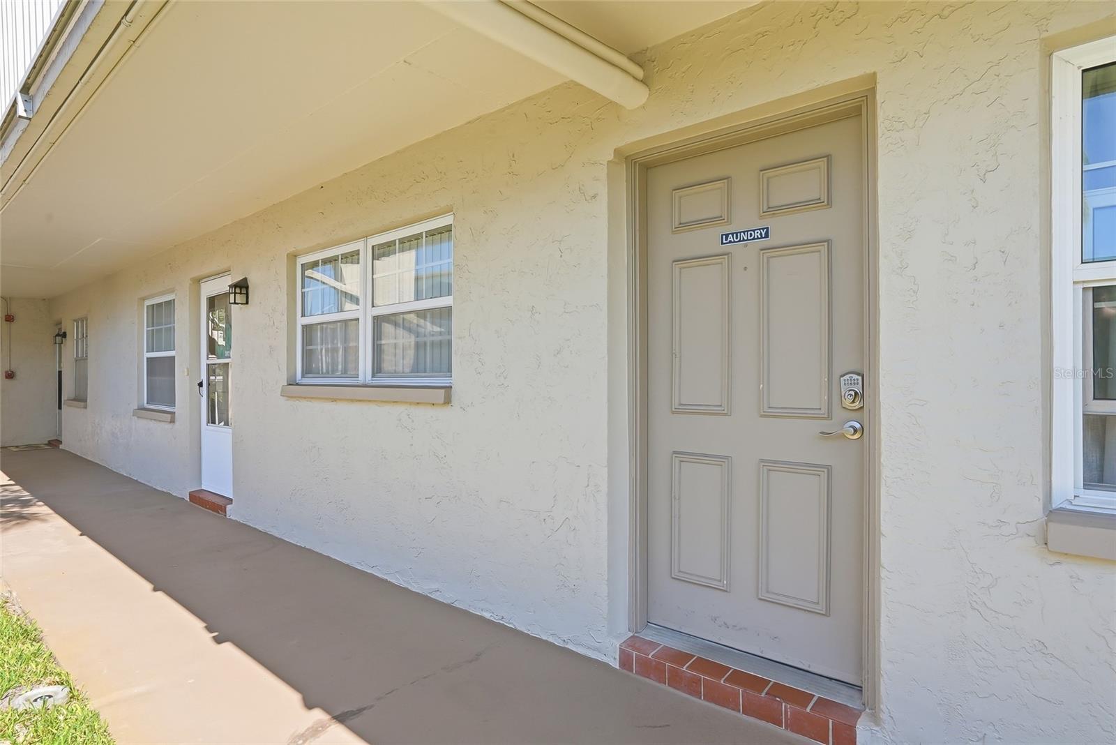 Image 8 of 52 For 952 Virginia Street 202