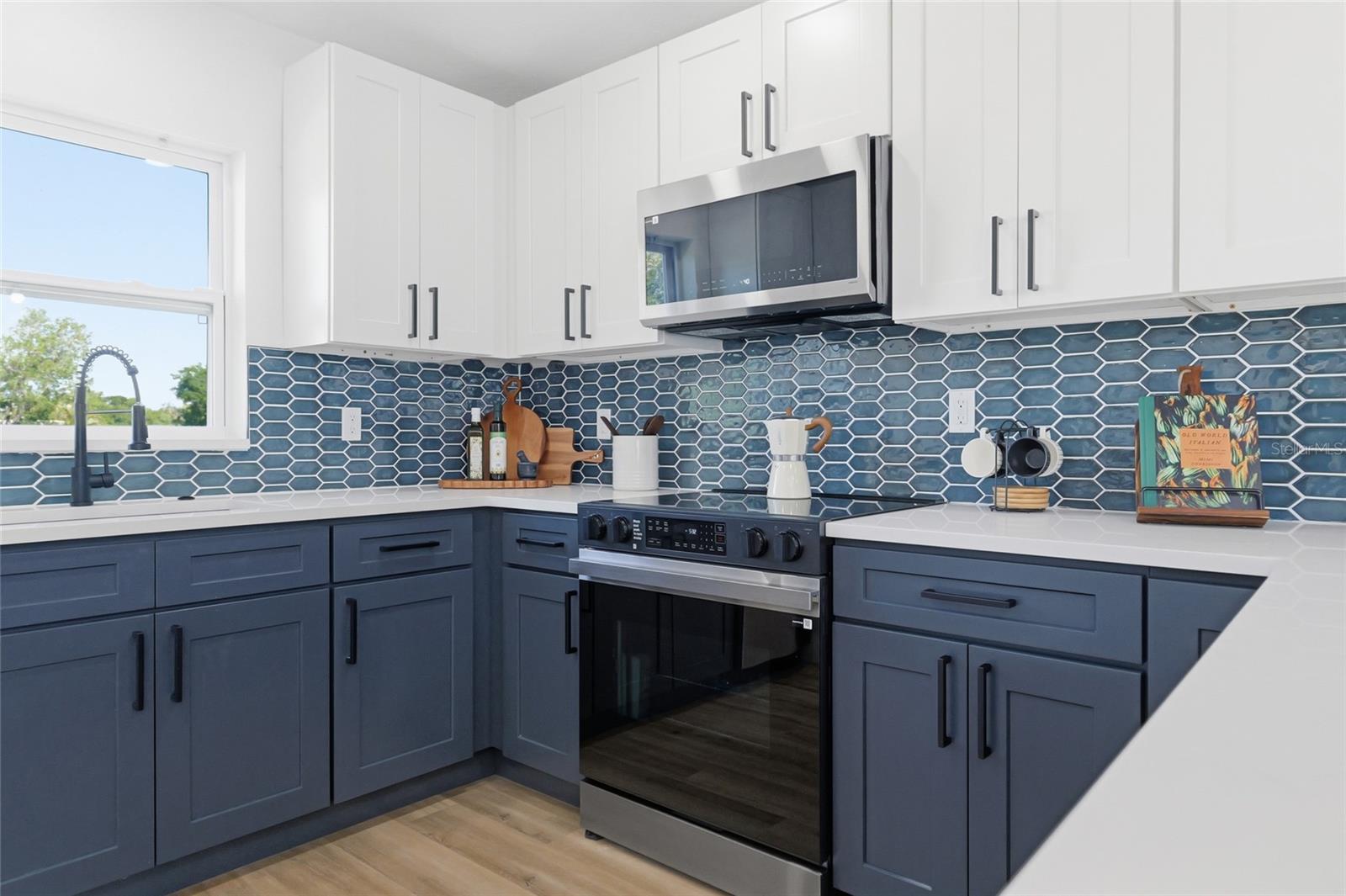 Image 11 of 37 For 1423 Chesterfield Drive