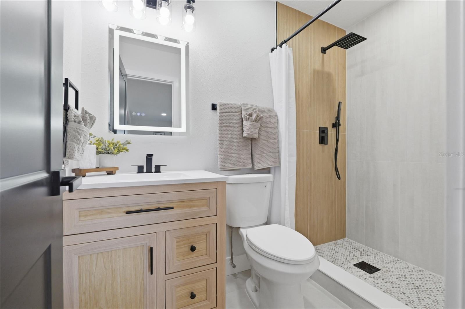 Image 19 of 37 For 1423 Chesterfield Drive