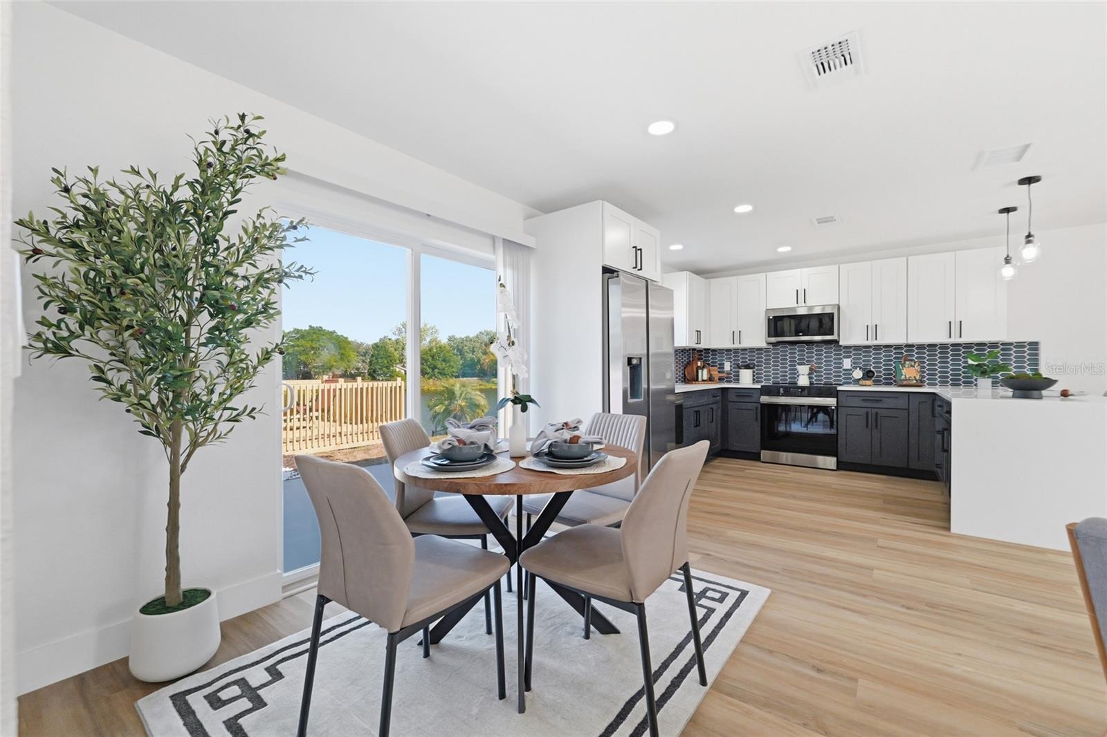 Image 20 of 37 For 1423 Chesterfield Drive