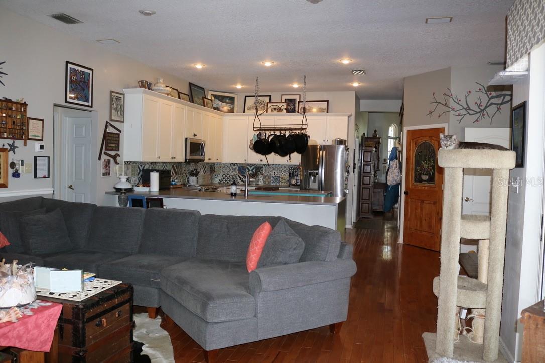 Image 14 of 73 For 19150 Livingston Avenue