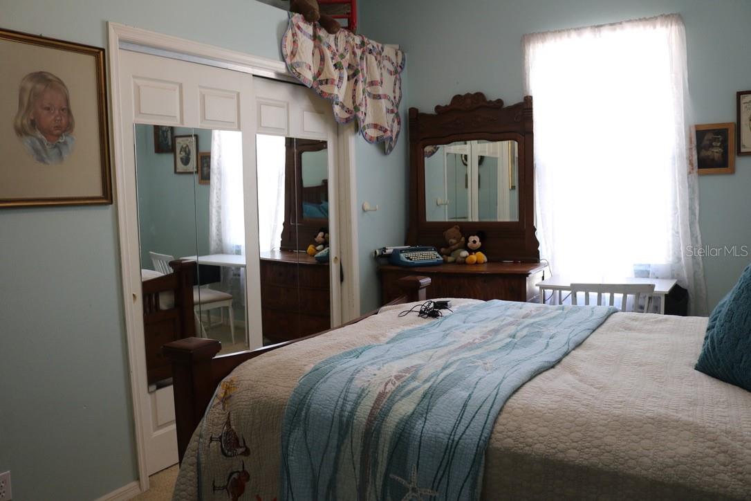 Image 25 of 73 For 19150 Livingston Avenue