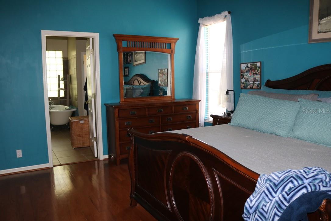 Image 32 of 73 For 19150 Livingston Avenue