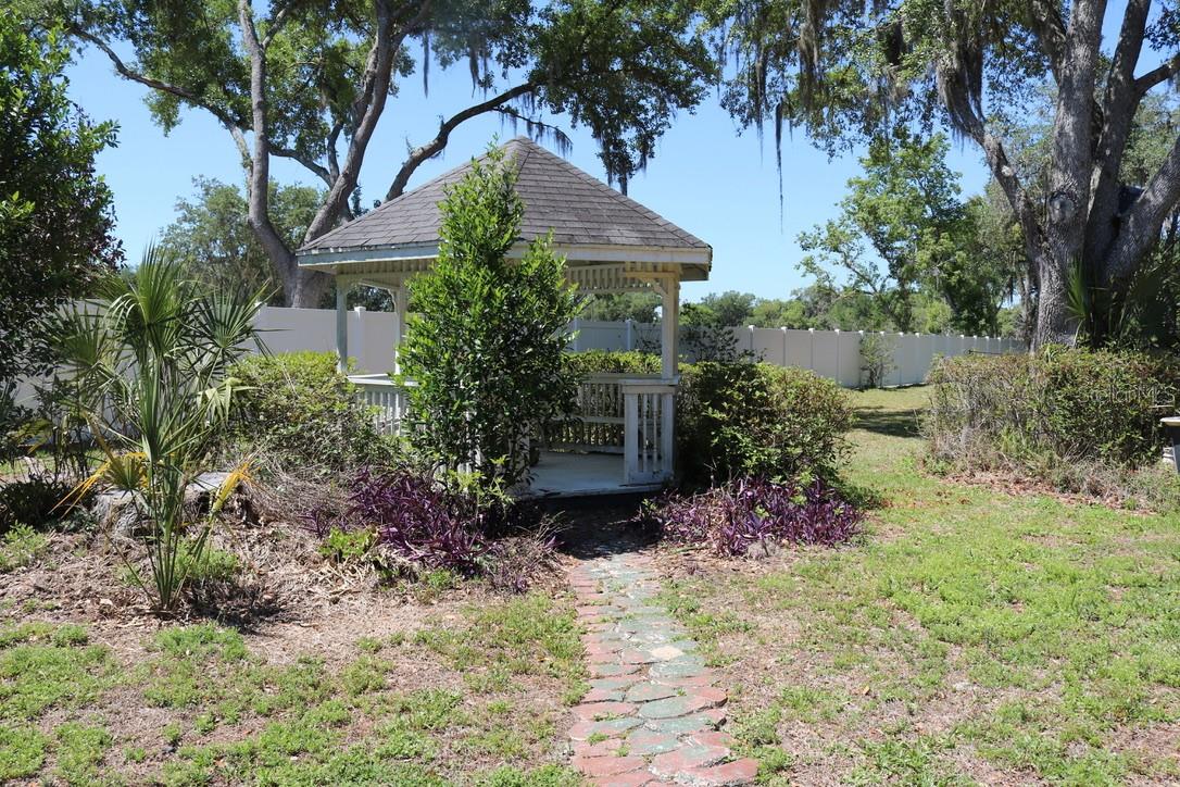 Image 41 of 73 For 19150 Livingston Avenue