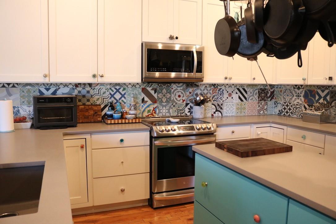 Image 9 of 73 For 19150 Livingston Avenue