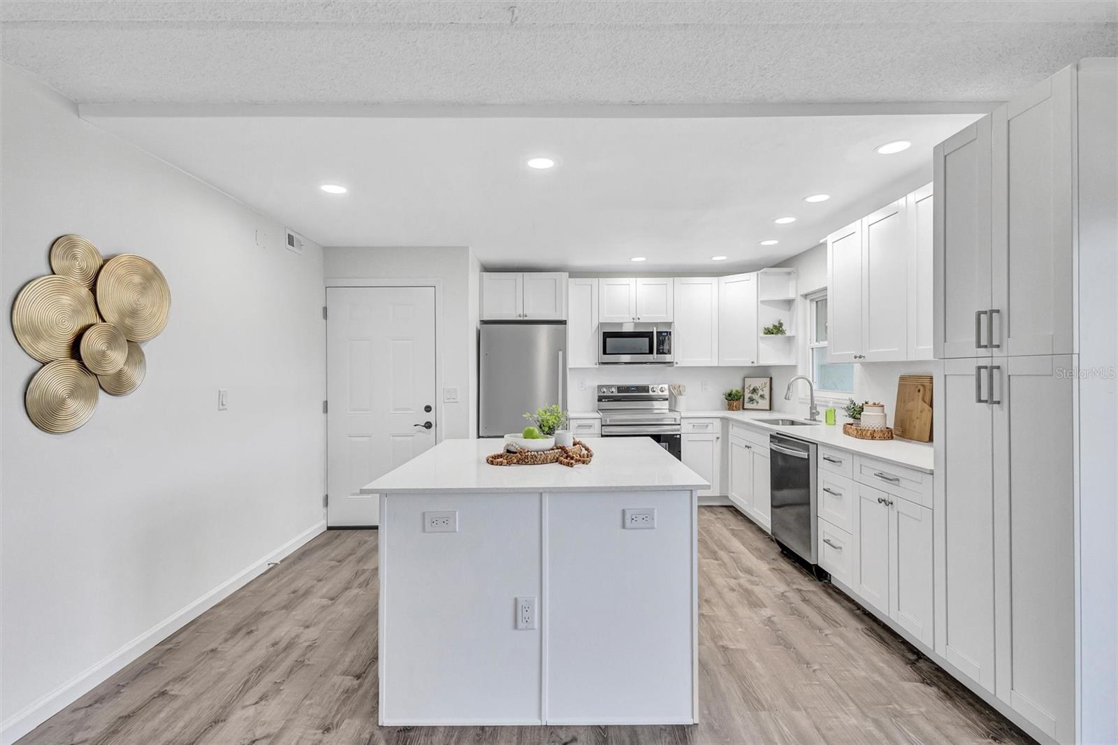 Image 4 of 23 For 8817 Bay Pointe Drive 107