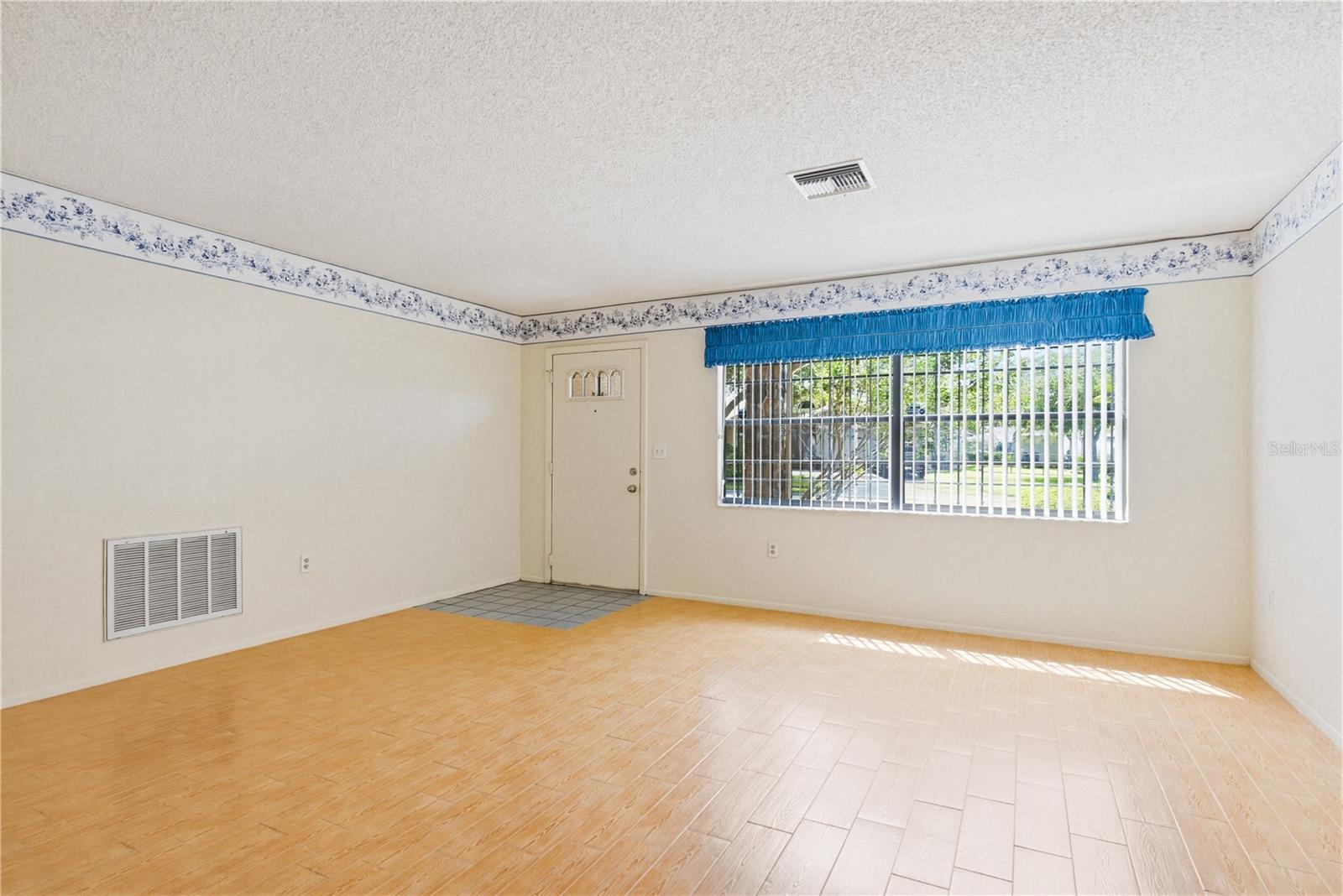 Image 4 of 39 For 7832 Mcpherson Drive