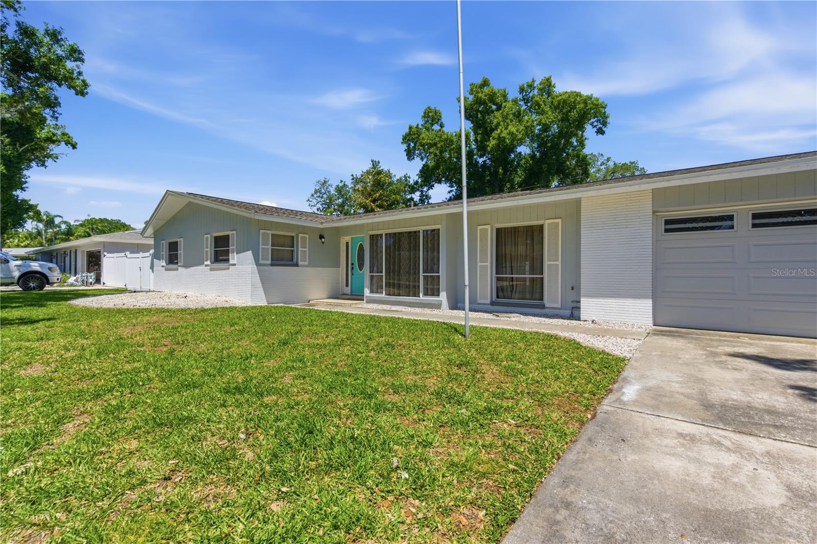 Image 2 of 58 For 1730 Winfield Road N