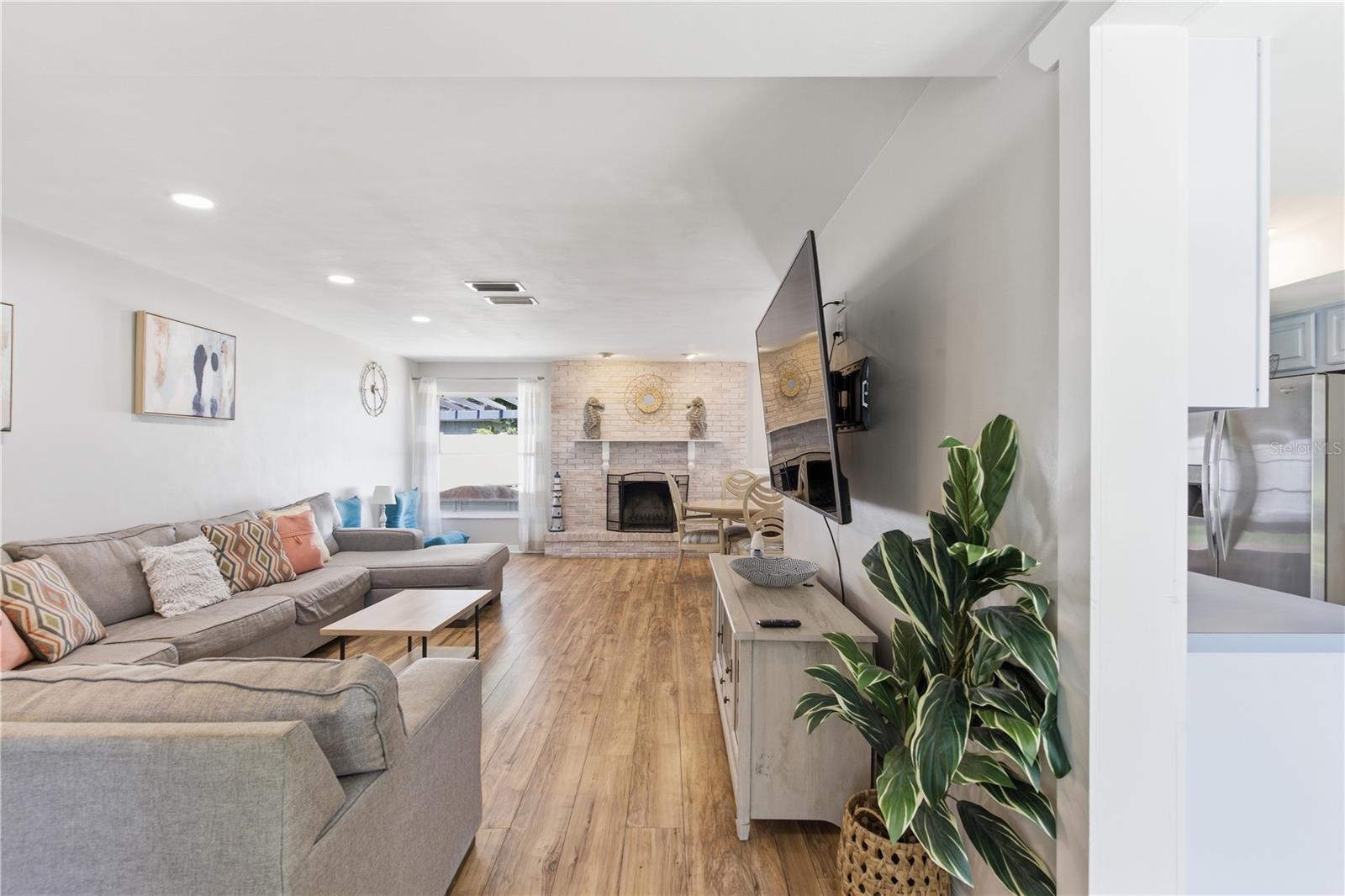 Image 3 of 58 For 1730 Winfield Road N