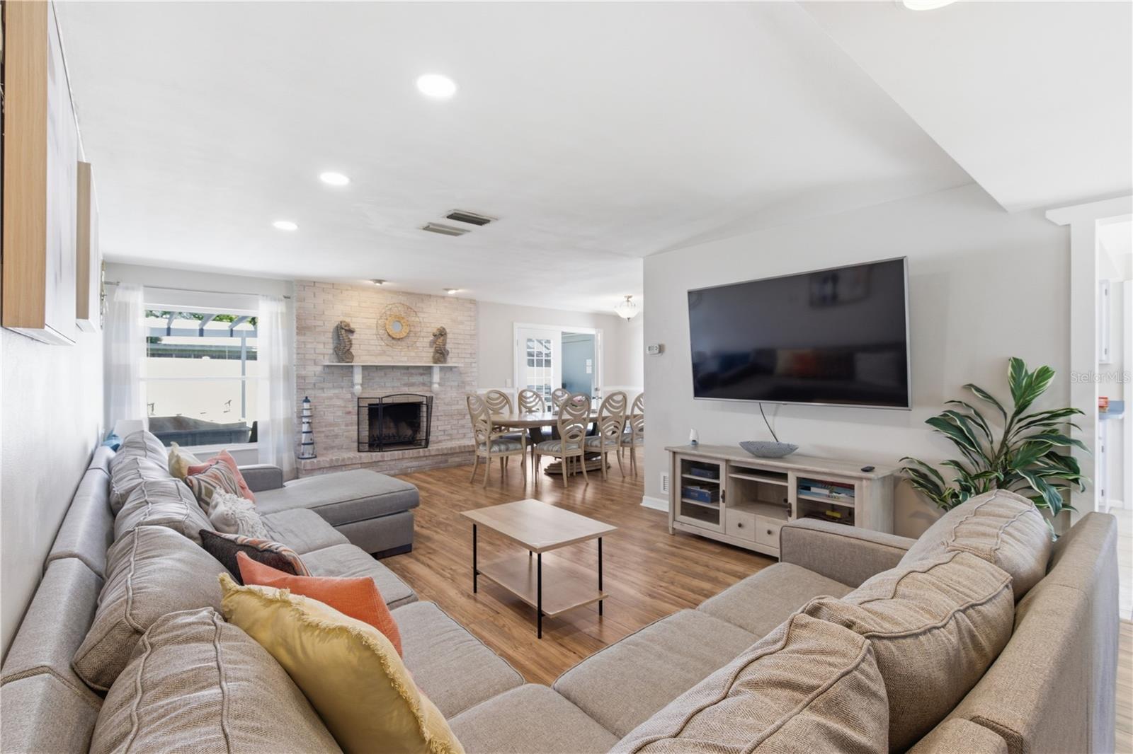 Image 4 of 58 For 1730 Winfield Road N