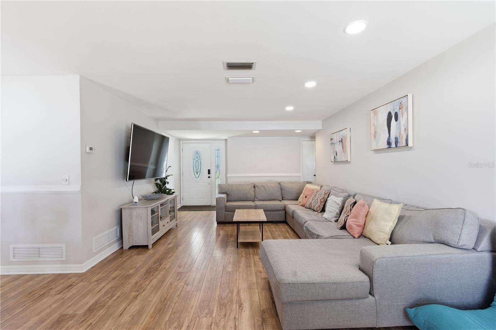 Image 5 of 58 For 1730 Winfield Road N