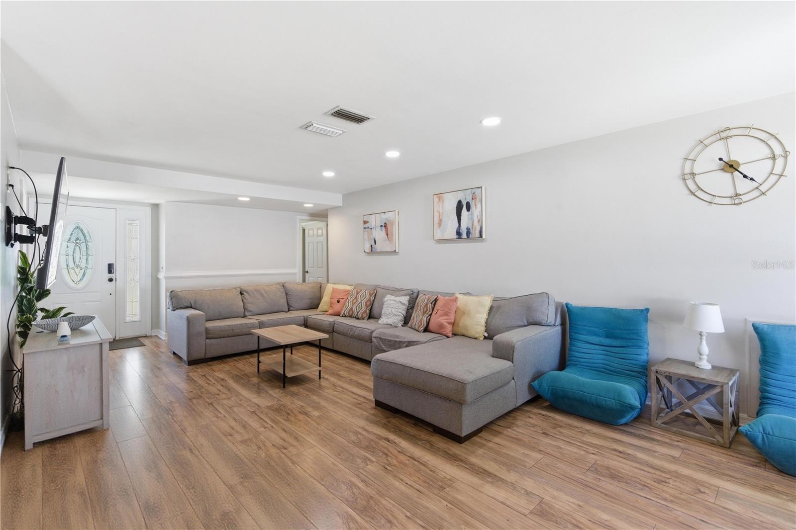 Image 6 of 58 For 1730 Winfield Road N