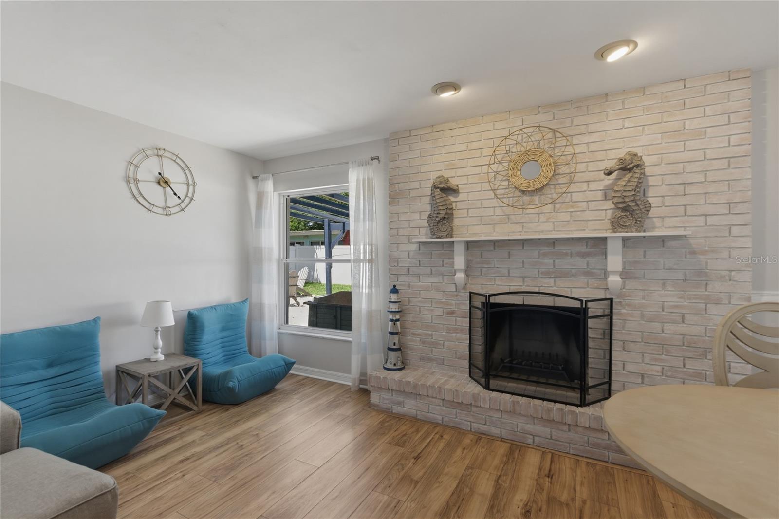 Image 8 of 58 For 1730 Winfield Road N