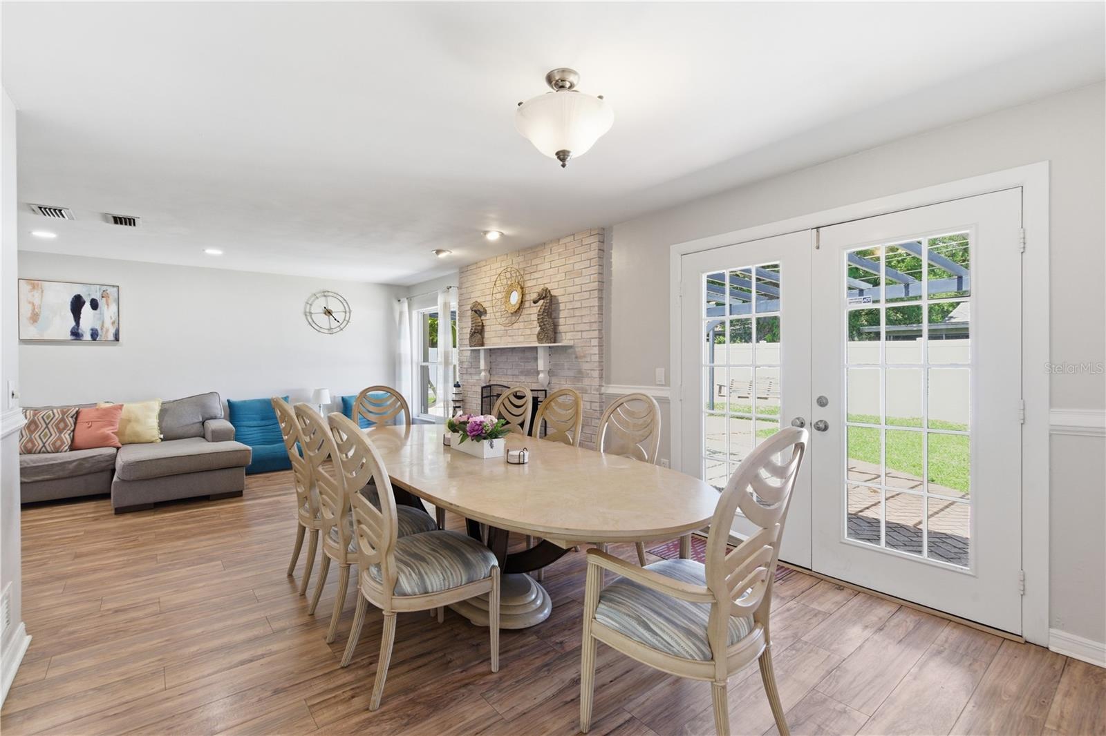 Image 9 of 58 For 1730 Winfield Road N