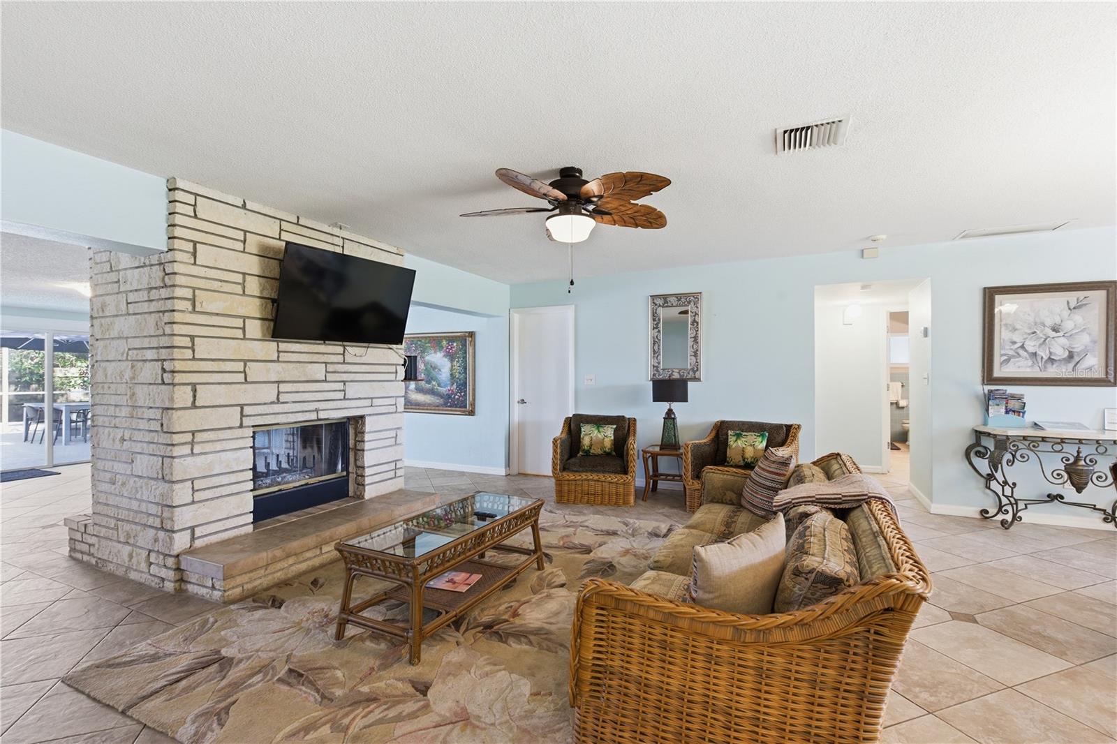 Image 11 of 75 For 1 Maplewood Avenue